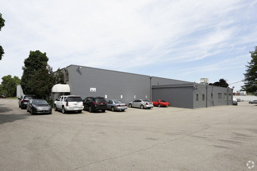 3407-3425 Eastern Ave SE, Grand Rapids, MI à louer - Photo de l’immeuble – Image 2 sur 2
