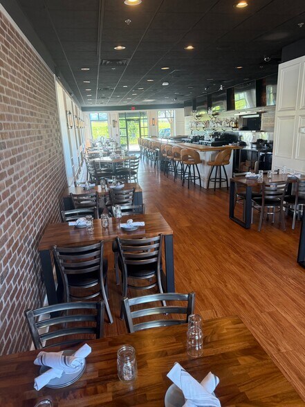 1031-1055 Station Dr, Oswego, IL à louer - Photo intérieure – Image 3 sur 8