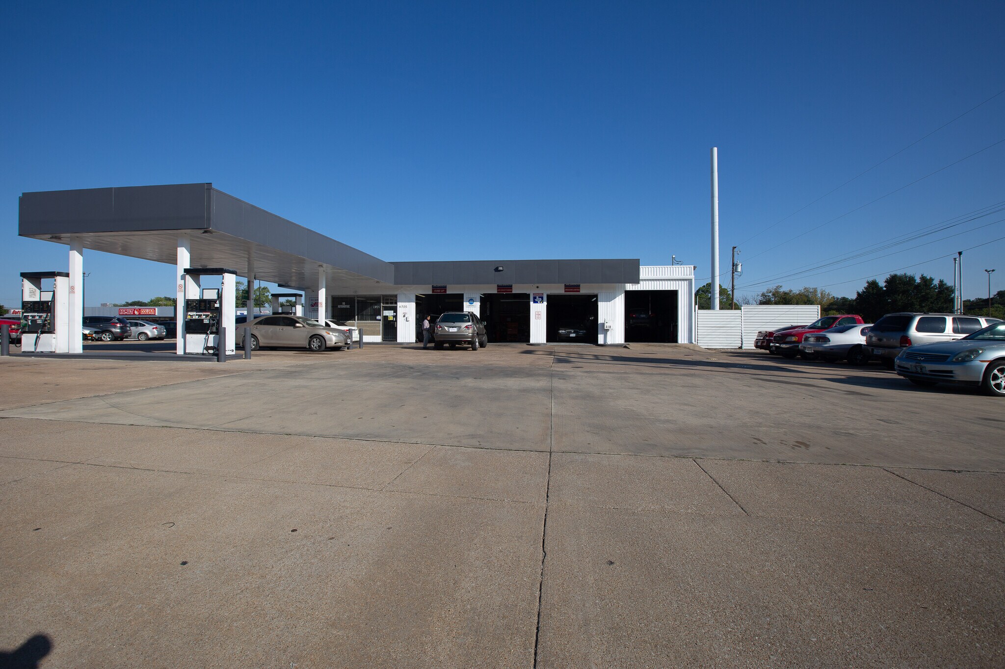 6705 Meadowbrook Dr, Fort Worth, TX à vendre Photo principale– Image 1 sur 10