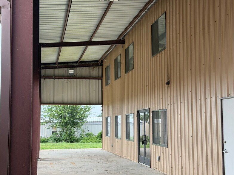36847 Richard Frey Rd, Hempstead, TX à louer - Photo de l’immeuble – Image 1 sur 30