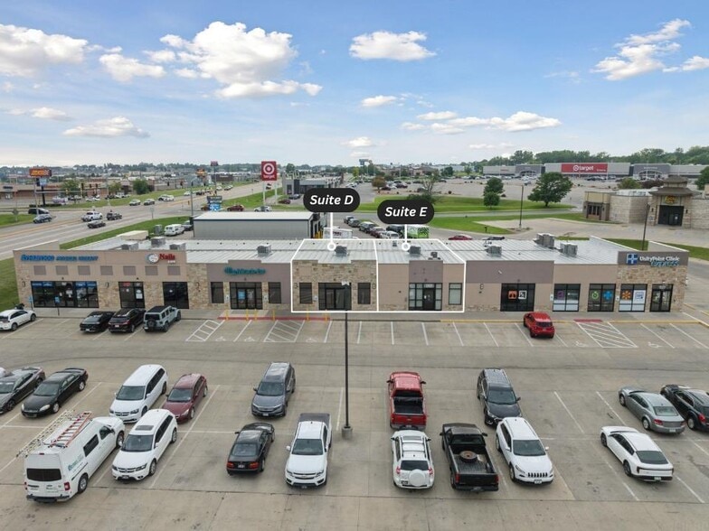 1655 E San Marnan Dr, Waterloo, IA à louer - Photo de l’immeuble – Image 2 sur 4