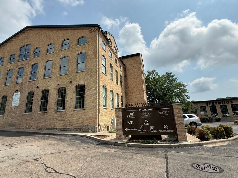 425 W Water St, Appleton, WI à louer - Photo de l’immeuble – Image 3 sur 17