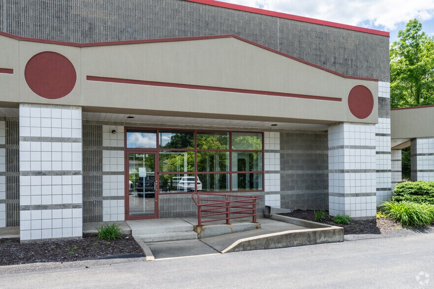 108 Commerce Blvd, Lawrence, PA à louer - Photo de l’immeuble – Image 2 sur 3