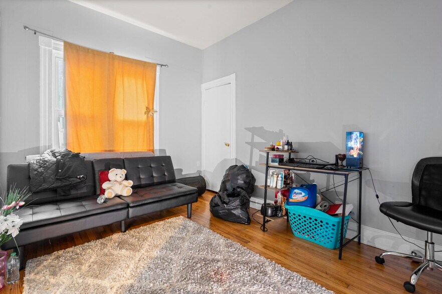 99 Galpin St, Naugatuck, CT à vendre - Photo de l’immeuble – Image 3 sur 17