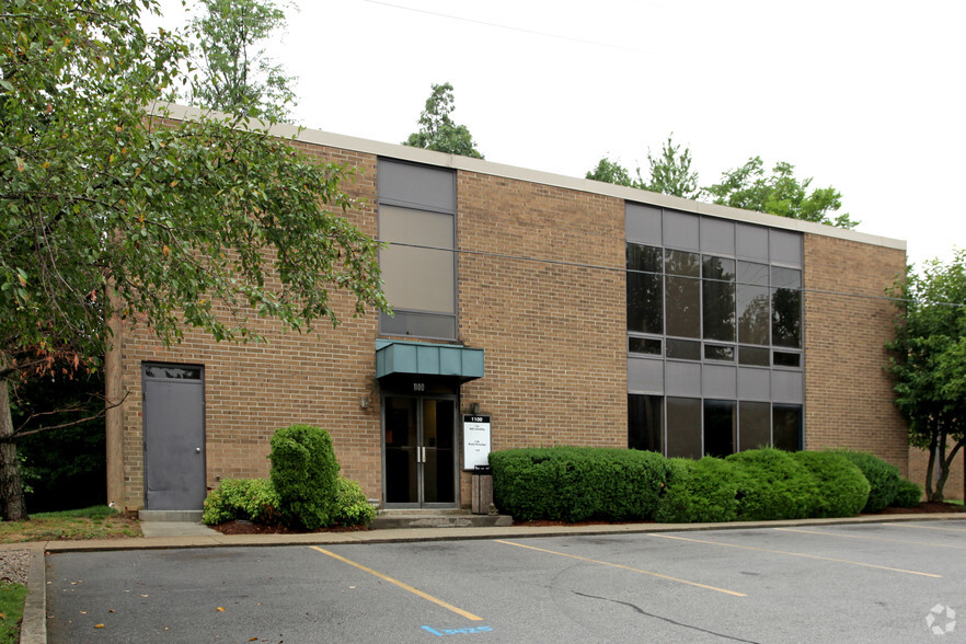 1100 Envoy Cir, Louisville, KY à vendre - Photo principale – Image 1 sur 15
