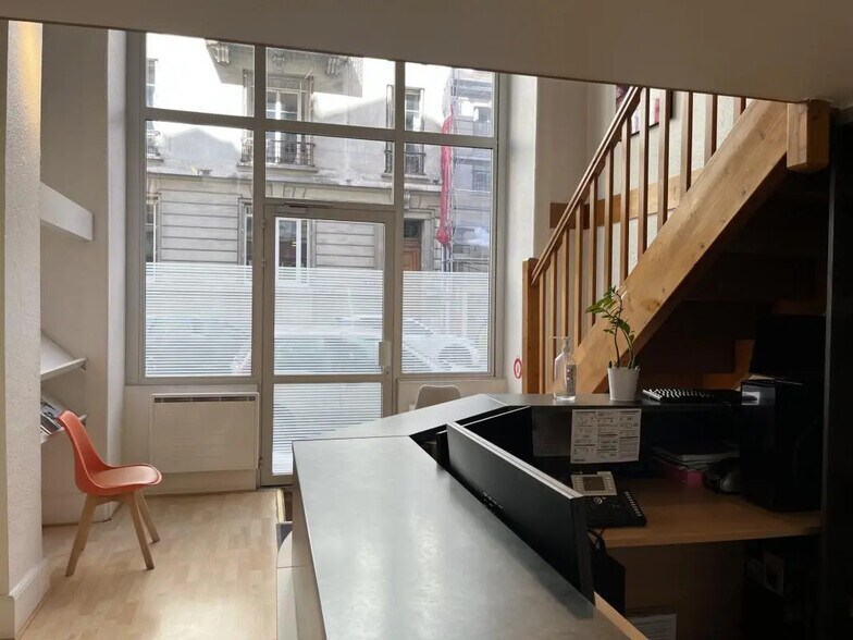 Local d'activités dans Lyon à vendre - Photo de l’immeuble – Image 1 sur 8