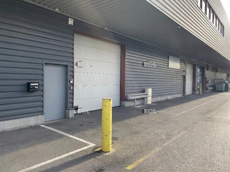 Local d'activités dans SAINT-OUEN-L'AUMONE à vendre - Photo de l’immeuble – Image 1 sur 5