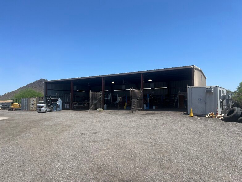 1966 E Deer Valley Rd, Phoenix, AZ à louer - Photo de l’immeuble – Image 3 sur 5