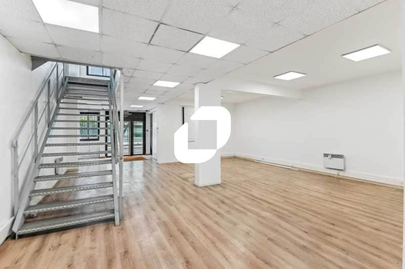 Bureau dans Courbevoie à vendre - Photo de l’immeuble – Image 2 sur 17