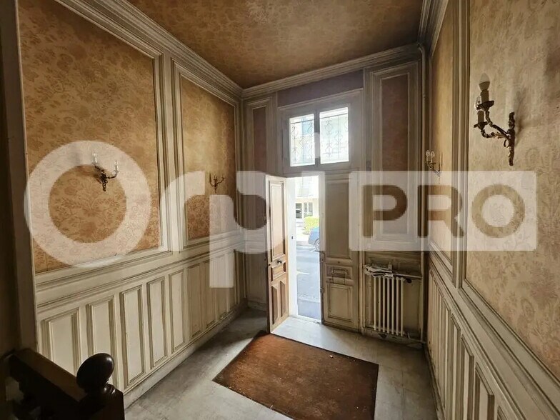 Local d'activités dans Reims à vendre - Photo de l’immeuble – Image 3 sur 12