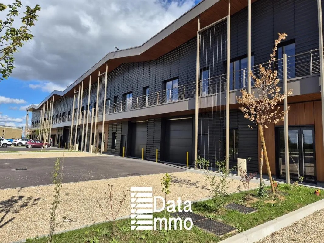 Industriel/Logistique dans Coupvray à louer Photo de l’immeuble– Image 1 sur 11