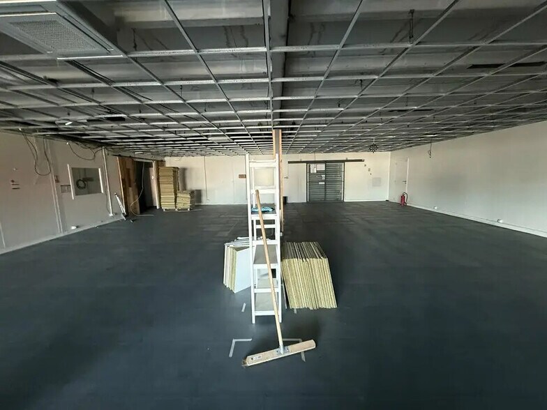 Local commercial dans Vedène à louer - Photo intérieure – Image 1 sur 5