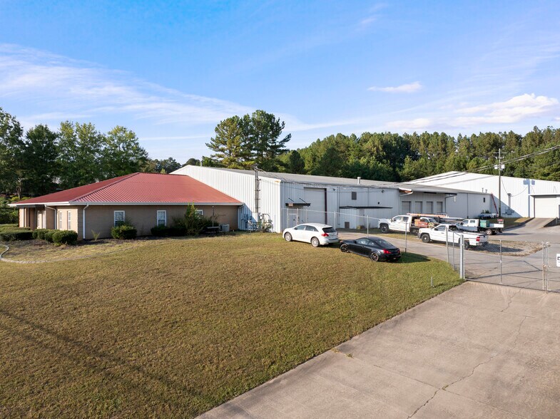 425 Wilbanks Dr, Ball Ground, GA à vendre - Photo de l’immeuble – Image 2 sur 7