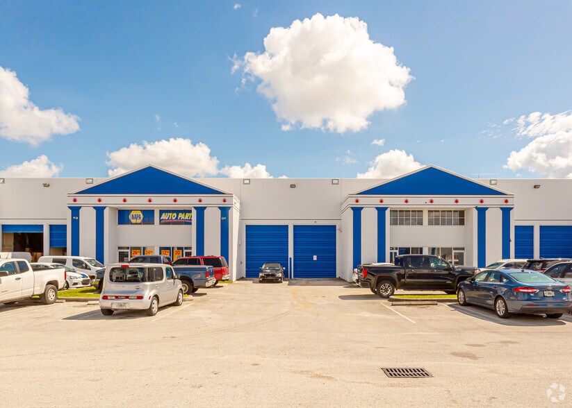 13450-13464 SW 131st St, Miami, FL à louer - Photo de l’immeuble – Image 2 sur 4