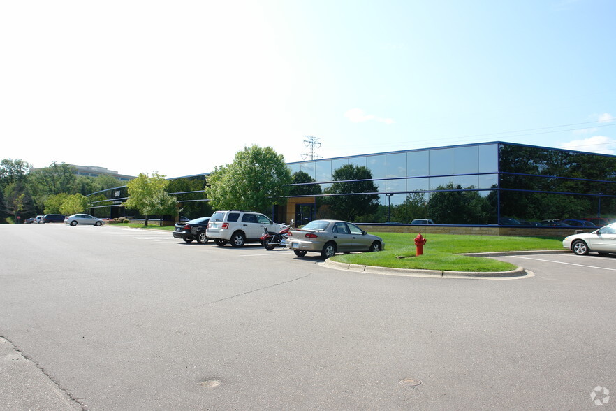 5600-5610 Rowland Rd, Minnetonka, MN à louer - Photo de l’immeuble – Image 3 sur 4