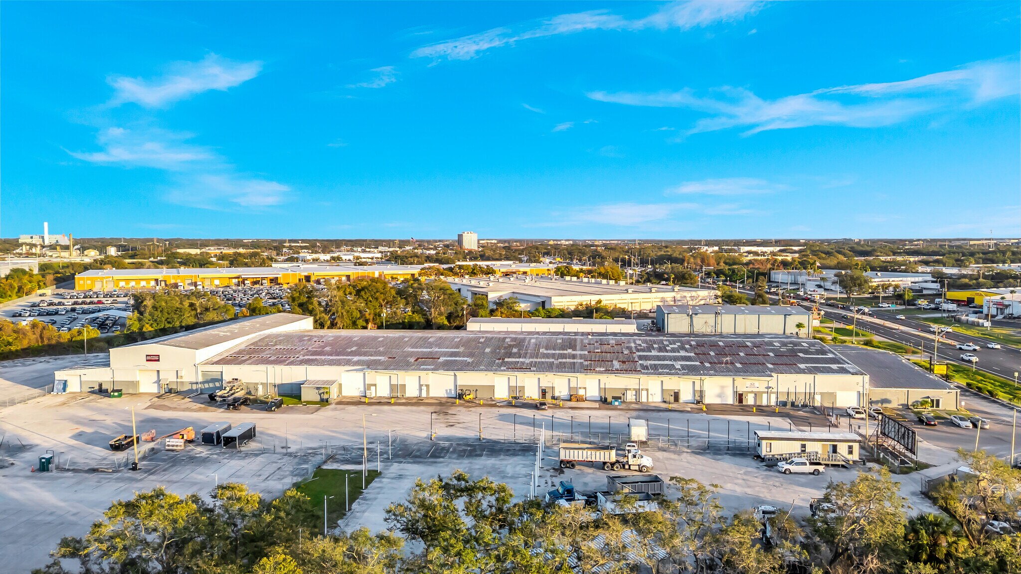 8504 E Adamo Dr, Tampa, FL à louer Photo principale– Image 1 sur 11