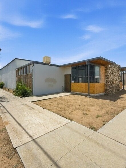 211 M St, Fresno, CA à vendre - Photo de l’immeuble – Image 3 sur 16