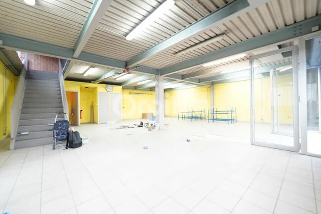 Plus de détails pour Local d’activités à vendre