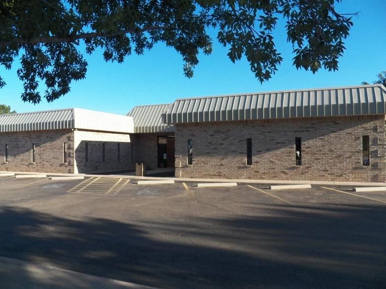 110 W Country Club Rd, Roswell, NM à louer - Photo de l’immeuble – Image 1 sur 2