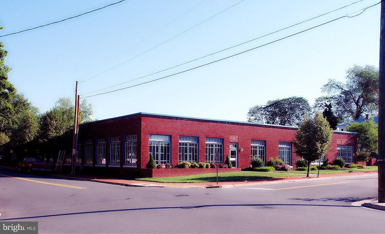 415-417 Wolfe St, Fredericksburg, VA à louer Photo intérieure– Image 1 sur 8