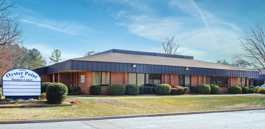 11835 Canon Blvd, Newport News, VA à louer Photo de l’immeuble– Image 1 sur 32