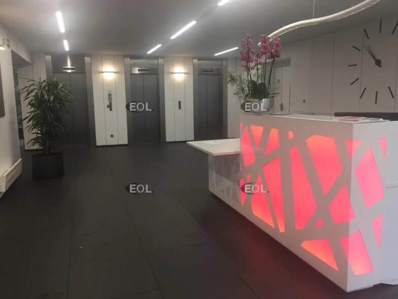 Bureau dans Charenton-le-Pont à louer - Hall d’entrée – Image 1 sur 6