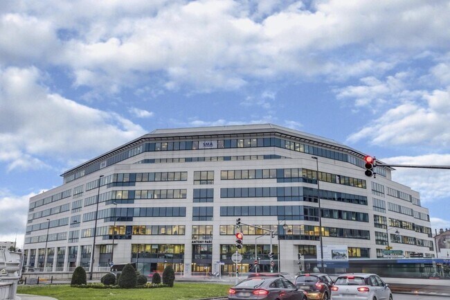 Plus de détails pour 2-6 Place Du General De Gaulle, Antony - Bureau, Local d'activités à louer