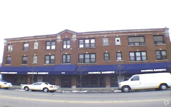 4335 W Irving Park Rd, Chicago, IL à vendre - Photo de l’immeuble – Image 2 sur 26