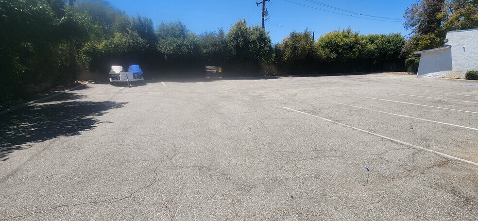 2885 Tapo St, Simi Valley, CA à vendre - Photo de l’immeuble – Image 3 sur 5