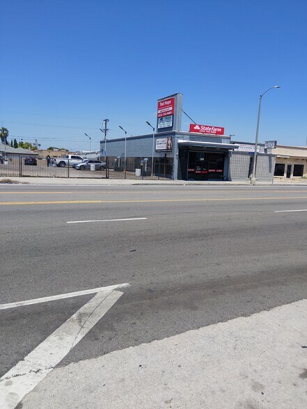 2049 W Manchester Ave, Los Angeles, CA à vendre - Photo de l’immeuble – Image 2 sur 3