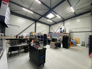 Plus de détails pour Local d'activités à louer