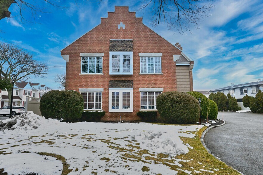17 Conklin St, Farmingdale, NY à louer - Photo de l’immeuble – Image 2 sur 4