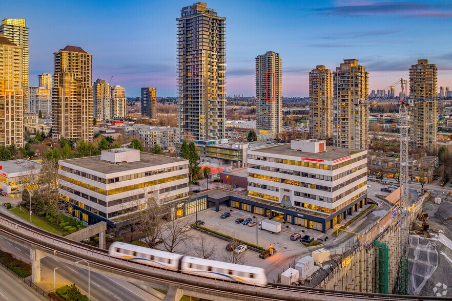 4180 Lougheed Hwy, Burnaby, BC à louer - Photo de l’immeuble – Image 2 sur 7