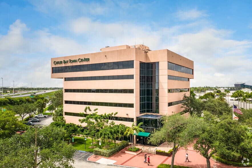10720 Caribbean Blvd, Cutler Bay, FL à louer - Photo principale – Image 1 sur 4