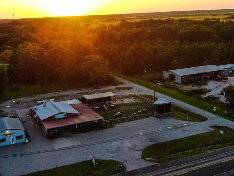 6223 W Roundbunch Rd, Orange, TX à vendre - Photo de l’immeuble – Image 2 sur 26