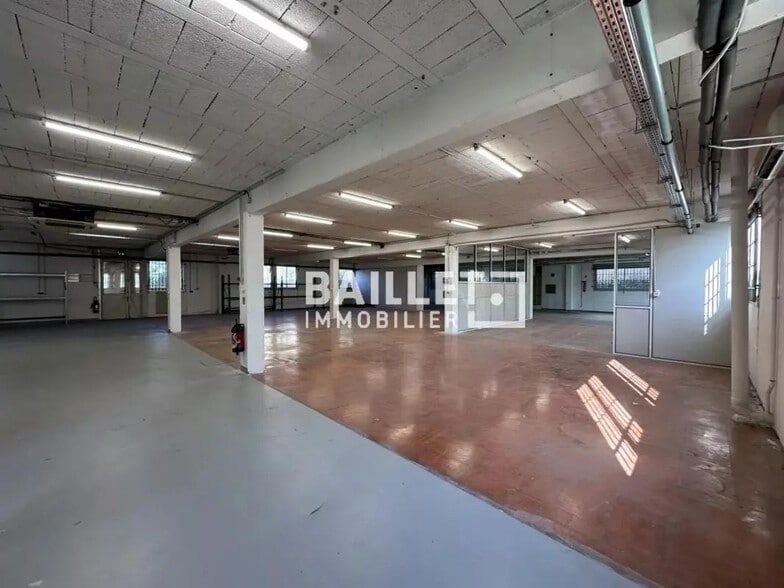 2474 Route Départementale, Villeneuve-Loubet à louer - Photo de l’immeuble – Image 1 sur 9