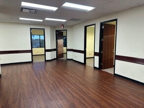 4580 Weaver Pky, Warrenville, IL à louer Photo intérieure– Image 2 sur 3