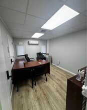 24548 E Main St, Columbus, NJ à louer Photo intérieure– Image 2 sur 5