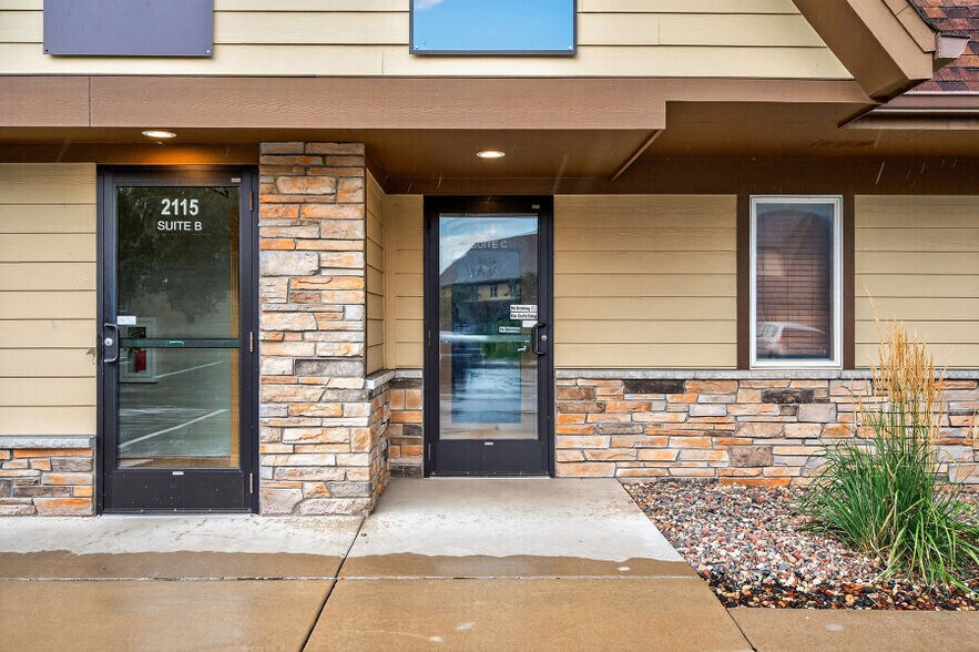 2115 County Road D E, Maplewood, MN à louer - Photo de l’immeuble – Image 2 sur 11