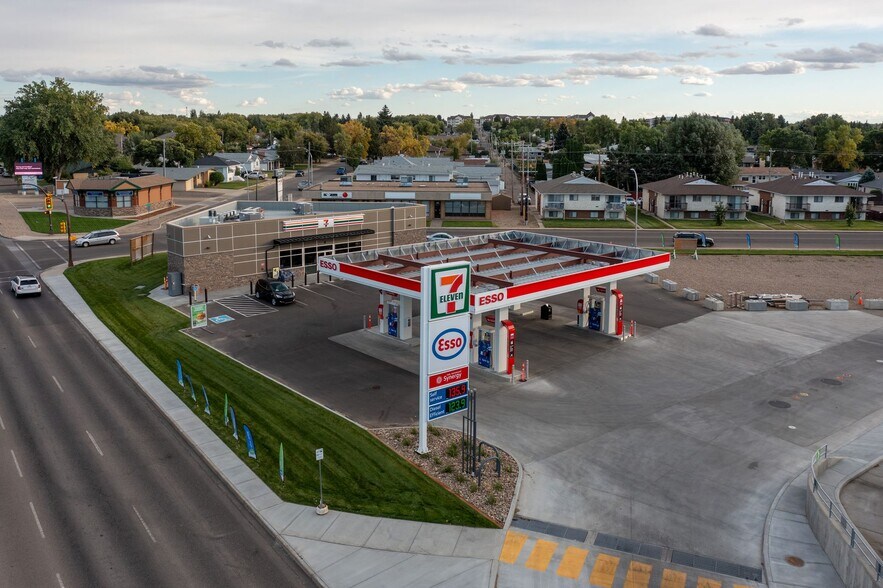 1380 22 St SE, Medicine Hat, AB à vendre - Photo principale – Image 1 sur 2