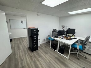 1052-1090 NW 53rd St, Fort Lauderdale, FL à louer Photo intérieure– Image 2 sur 8