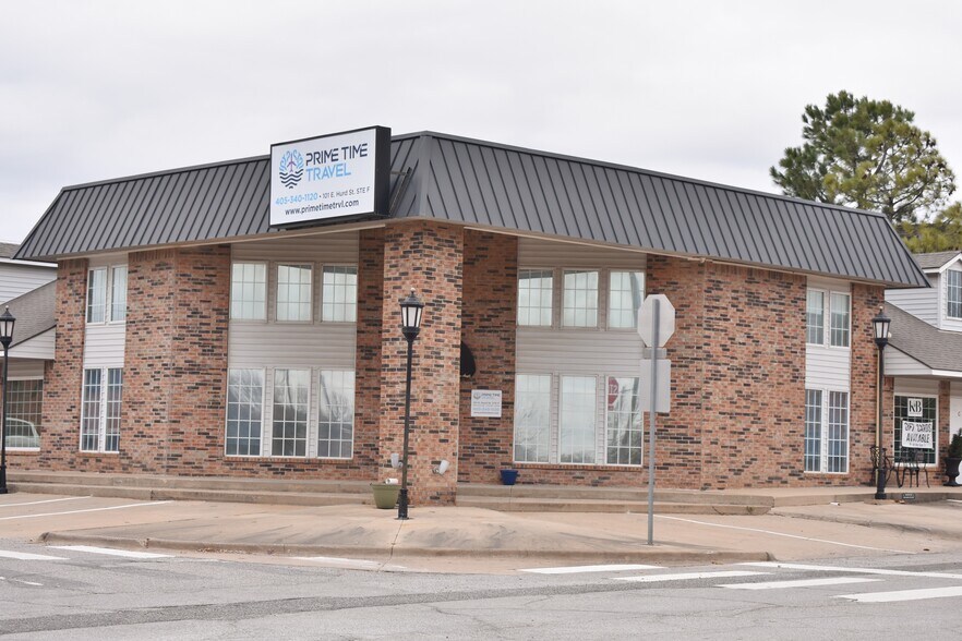 101 E Hurd St, Edmond, OK à louer - Photo de l’immeuble – Image 2 sur 6