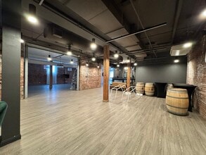 1018 MacLeod Trail SE, Calgary, AB à louer Photo intérieure– Image 2 sur 7