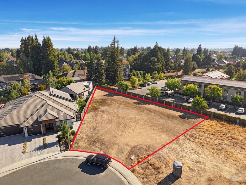 2339 Interlaken Ct, Lodi, CA à vendre - Photo de l’immeuble – Image 2 sur 20