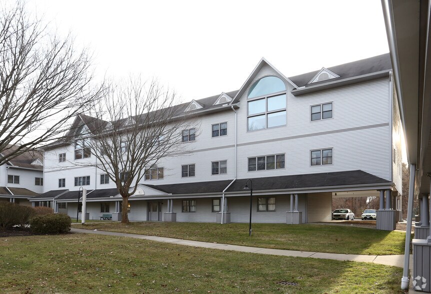 420 E Main St, Branford, CT à vendre - Photo principale – Image 1 sur 17