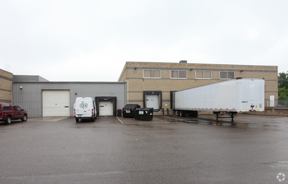 14200 James Rd, Rogers, MN à louer - Photo de l’immeuble – Image 2 sur 23