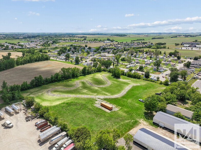 5711 16th Ave SW, Cedar Rapids, IA à vendre - Aérien – Image 1 sur 15