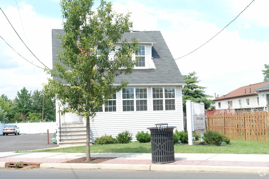 1462 Roosevelt Ave, Carteret, NJ à vendre - Photo de l’immeuble – Image 2 sur 3