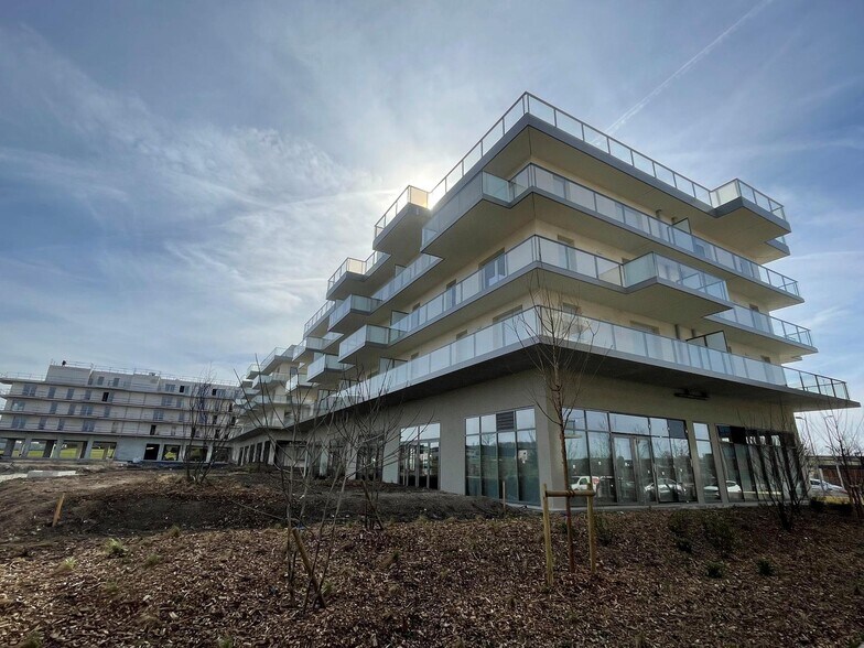 Local commercial dans Bezannes à louer - Photo de l’immeuble – Image 3 sur 7