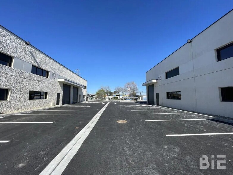 Local d'activités dans Mios à vendre - Photo de l’immeuble – Image 3 sur 9